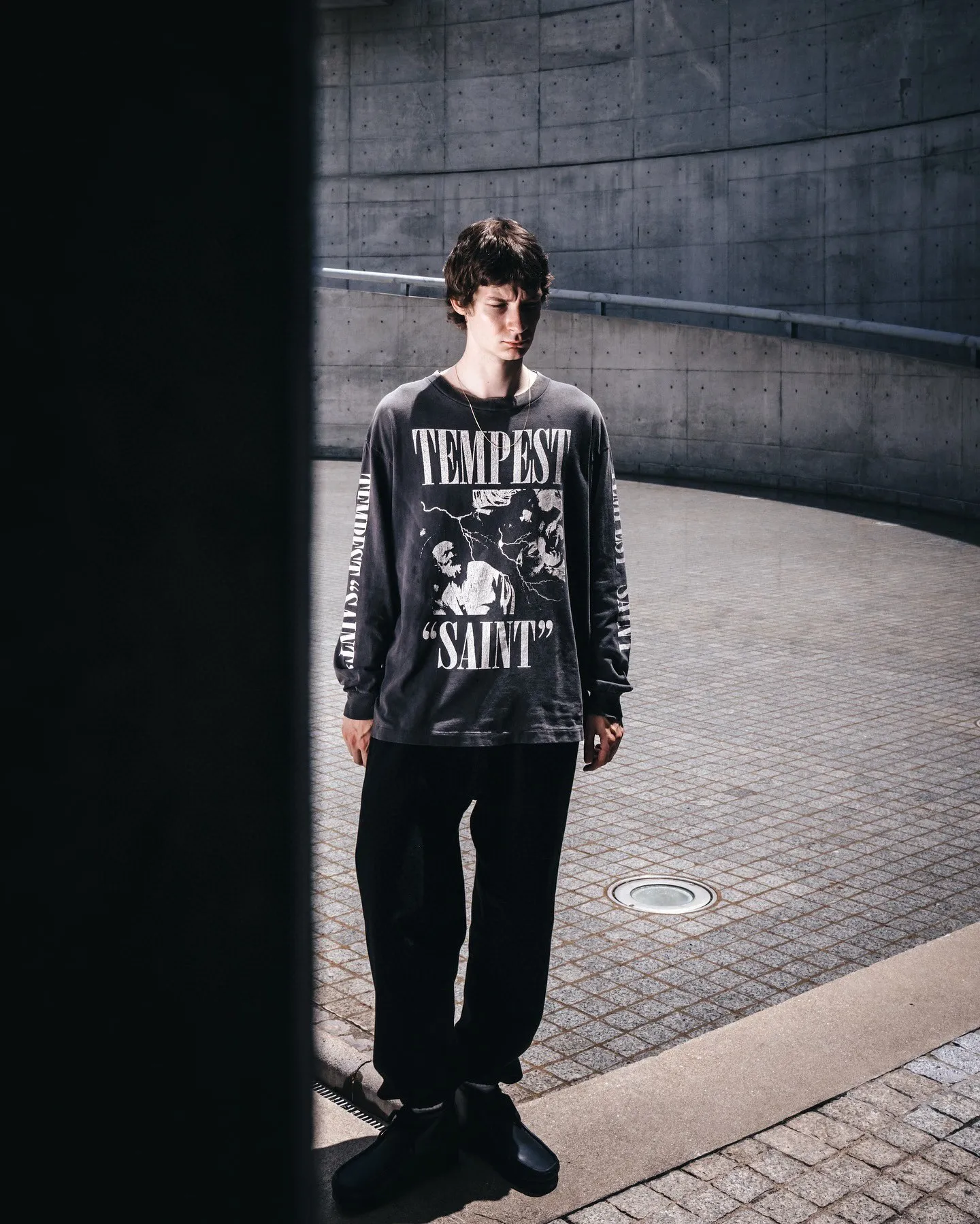 SAINT Mxxxxxx LS TEE/TEMPEST/BLK 'TEMPEST SAINT' Storm Religious Saints Cracked Retro Vulcanized Heavy Wash Long Sleeves Washed Black S-XL Assute Dyeing Multi-bit Horse Fading Craftsmanship Grinding and Hanging Holes Full of Old Feeling Top Printing Craftsmanship Purchasing Level